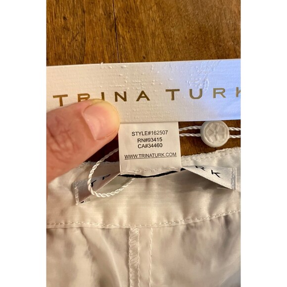 NWT - TRINA TURK White Lace Shorts, SZ 0 - Picture 5 of 6